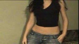 O romanca se masturbeaza la webcam